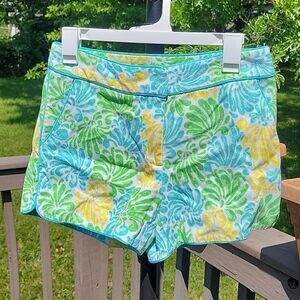 Elizabeth McKay shorts size 4